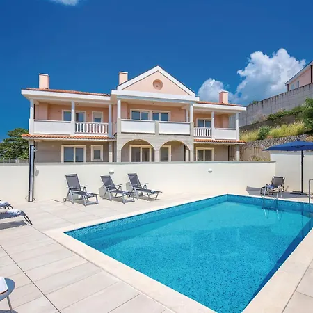 3 Bedroom In Apartmán Crikvenica
