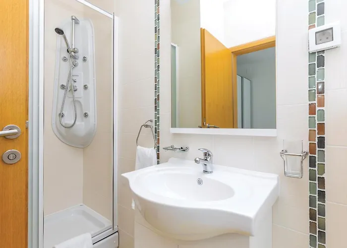 3 Bedroom In Apartment *