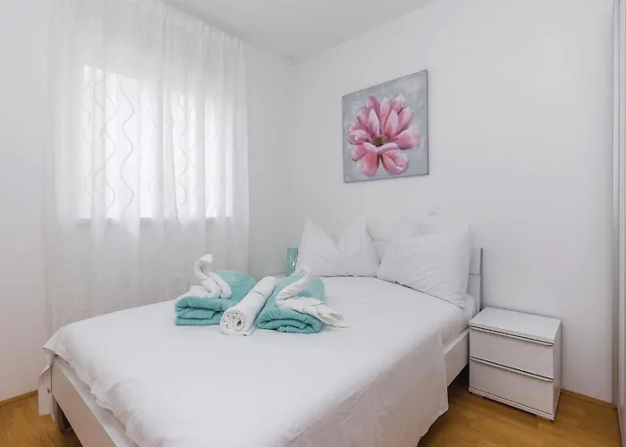 Apartment 3 Bedroom In